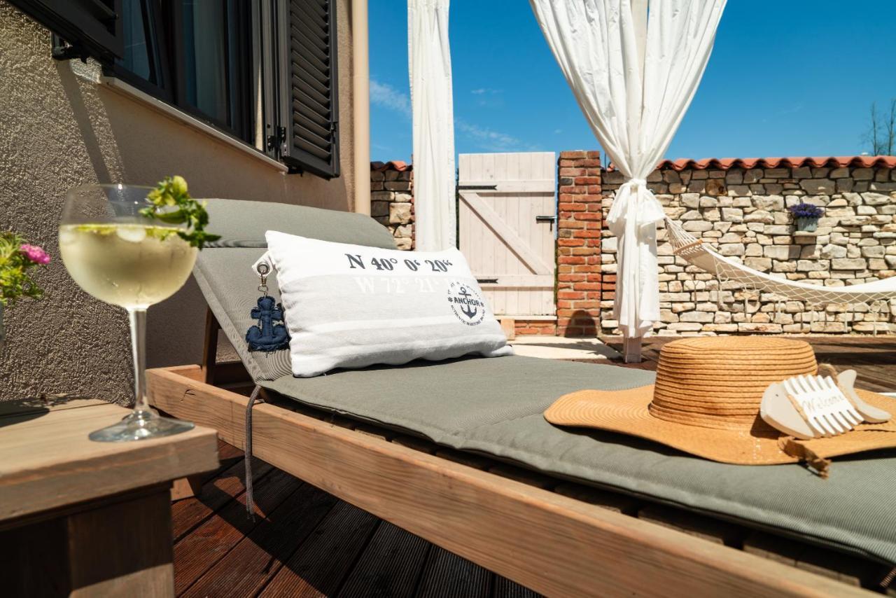 Ferienwohnungen VI La Mare With Heated Pool Zadar Exterior foto