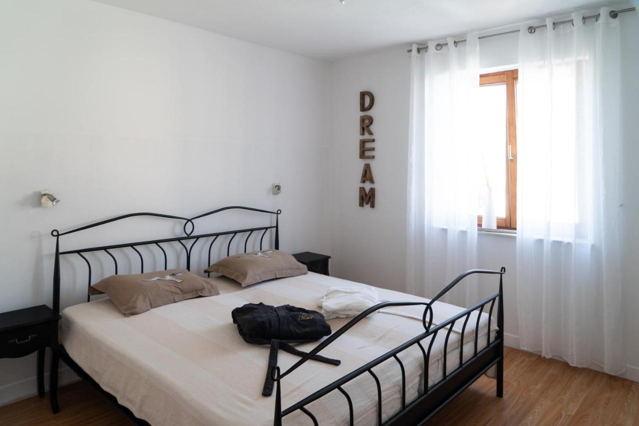 Ferienwohnungen VI La Mare With Heated Pool Zadar Exterior foto