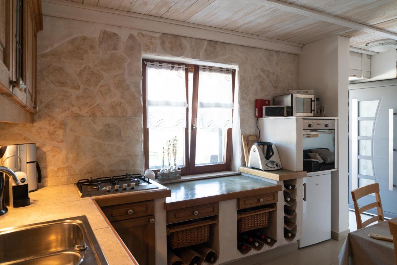 Ferienwohnungen VI La Mare With Heated Pool Zadar Exterior foto